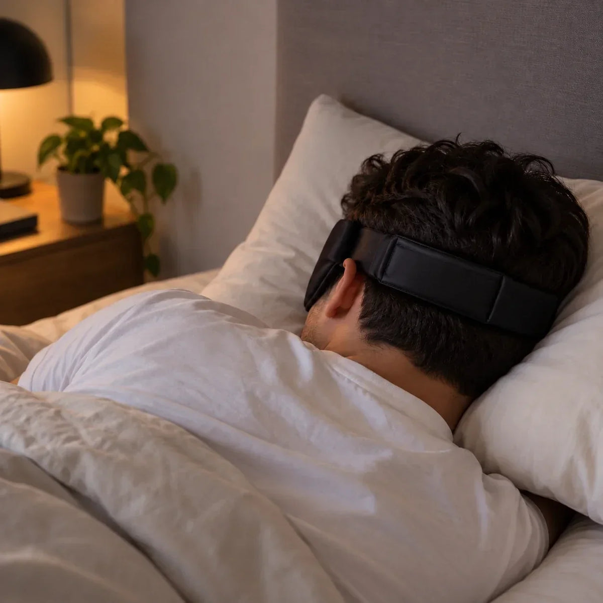 Travail de nuit : comment bien dormir le jour avec un masque de sommeil Image