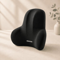 Coussin lombaire à mémoire de forme noir, présenté de trois quarts sur une surface claire.