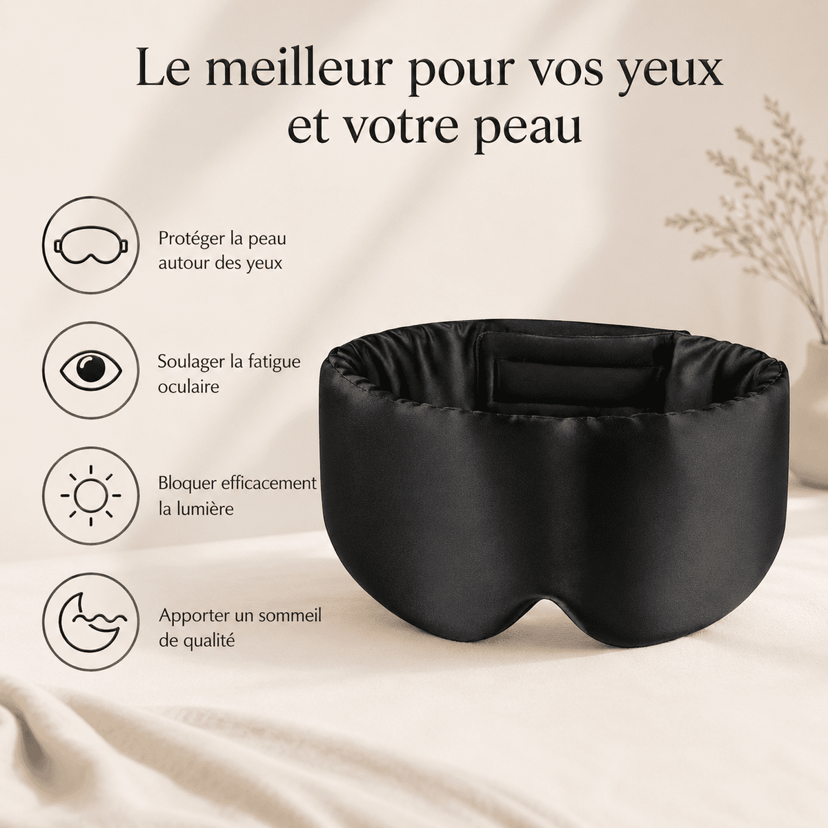 Photo lifestyle kit sommeil complet Lunara — oreiller, coussin et masque, chambre ivoire et or